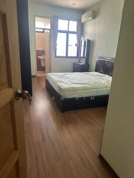 Rumah Teres 2-Tingkat untuk Dijual di Taman Merak (Sungai Dua) - Ryan Sim - Bedroom - PropertyGuru.com.my