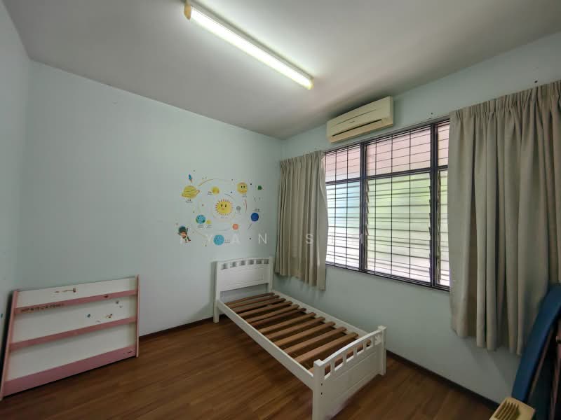 2-storey Terraced House for Sale in Taman Merak (Sungai Dua) - Ryan Sim - Bedroom - PropertyGuru.com.my