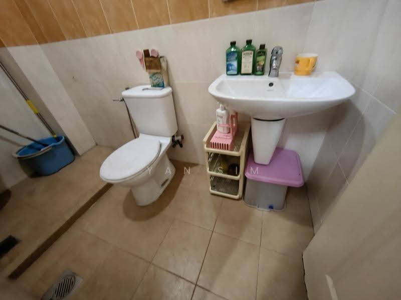 2-storey Terraced House for Sale in Taman Merak (Sungai Dua) - Ryan Sim - Bathroom - PropertyGuru.com.my