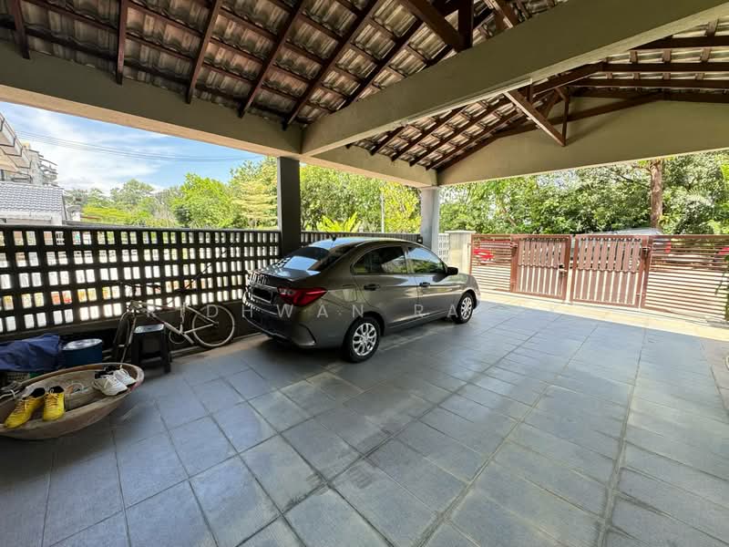 Rumah Teres 3 Tingkat untuk Dijual di Ampang Jaya (Ampang) - Ridhwan Razak - Car Park - PropertyGuru.com.my