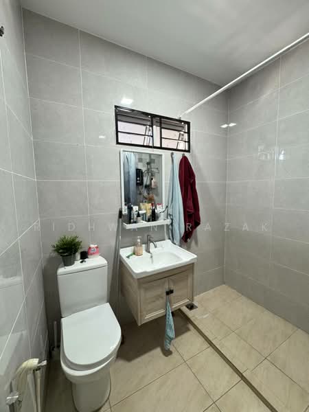 Rumah Teres 3 Tingkat untuk Dijual di Ampang Jaya (Ampang) - Ridhwan Razak - Bathroom - PropertyGuru.com.my