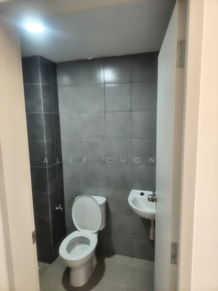 Condominium for Rent at Residensi Sateria - Alex Chong - Bathroom - PropertyGuru.com.my