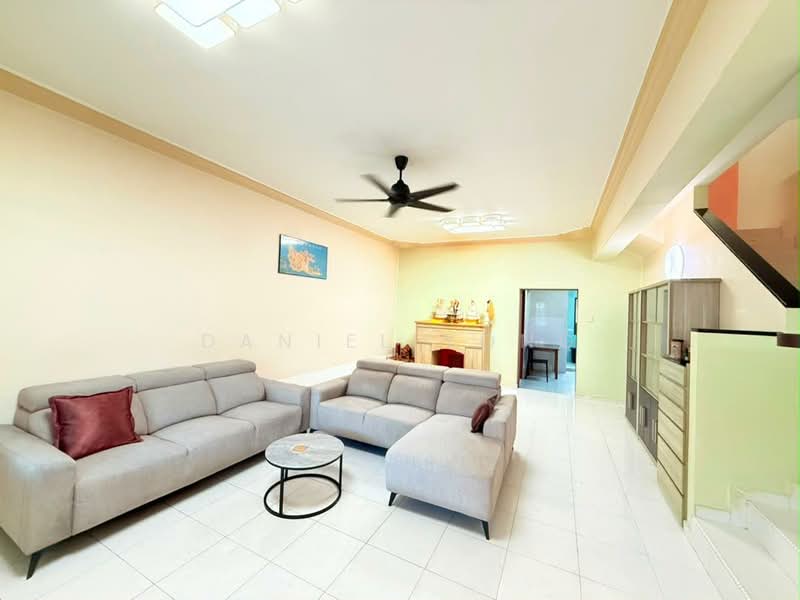 Rumah Teres 2 Tingkat untuk Dijual di Taman Daya (Johor Bahru) - Daniel Yong - Living Room - PropertyGuru.com.my