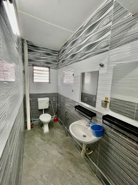 Flat for Sale at Section 28 Shah Alam - Jaleela Banu Ahmad - Bathroom - PropertyGuru.com.my