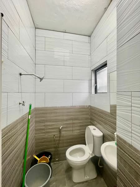 Flat for Sale at Section 28 Shah Alam - Jaleela Banu Ahmad - Bathroom - PropertyGuru.com.my