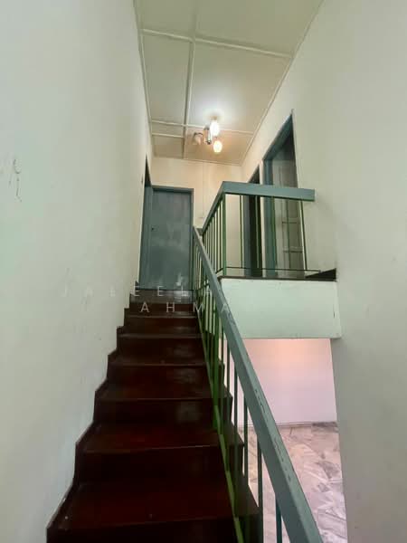 Flat for Sale at Section 28 Shah Alam - Jaleela Banu Ahmad - Corridor - PropertyGuru.com.my