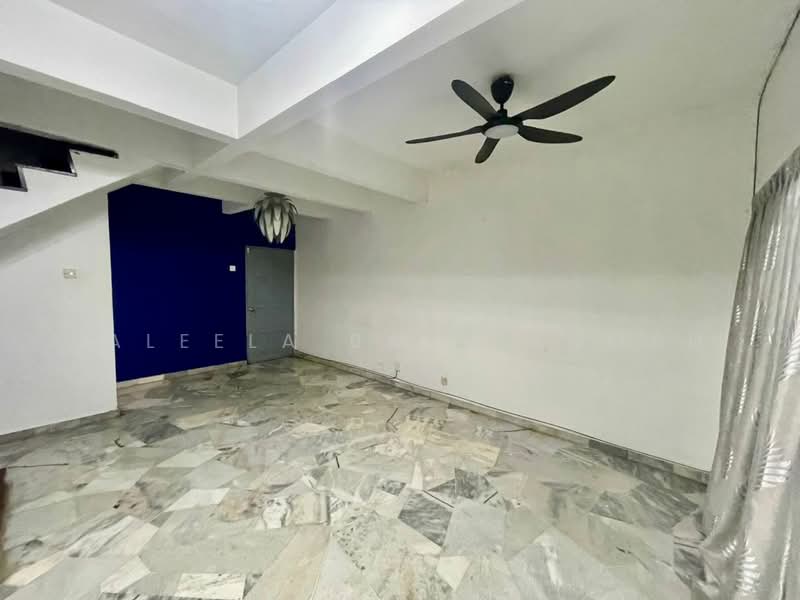 Flat for Sale at Section 28 Shah Alam - Jaleela Banu Ahmad - Living Room - PropertyGuru.com.my