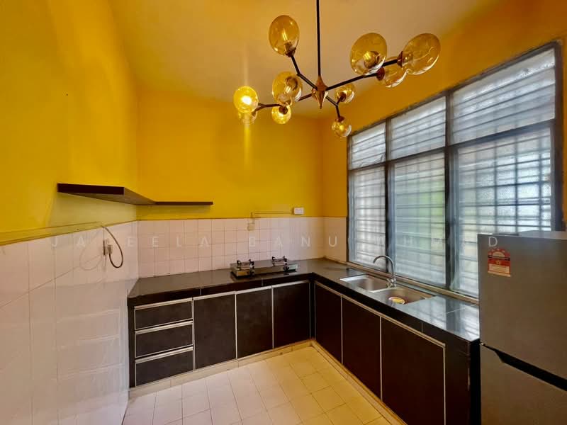 Flat for Sale at Section 28 Shah Alam - Jaleela Banu Ahmad - Kitchen - PropertyGuru.com.my