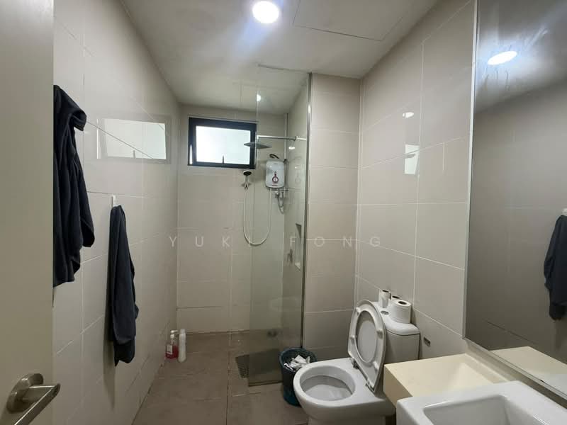Service Residence for Sale at Southkey Mosaic - Yuki Fong - Bathroom - PropertyGuru.com.my