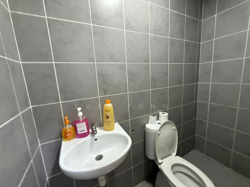 Service Residence for Sale at Southkey Mosaic - Yuki Fong - Bathroom - PropertyGuru.com.my