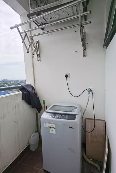Kediaman Servis untuk Disewa di Vista Alam Serviced Apartment - Chow Kok Toong - Balcony - PropertyGuru.com.my