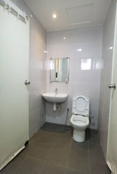 Kediaman Servis untuk Disewa di Vista Alam Serviced Apartment - Chow Kok Toong - Bathroom - PropertyGuru.com.my