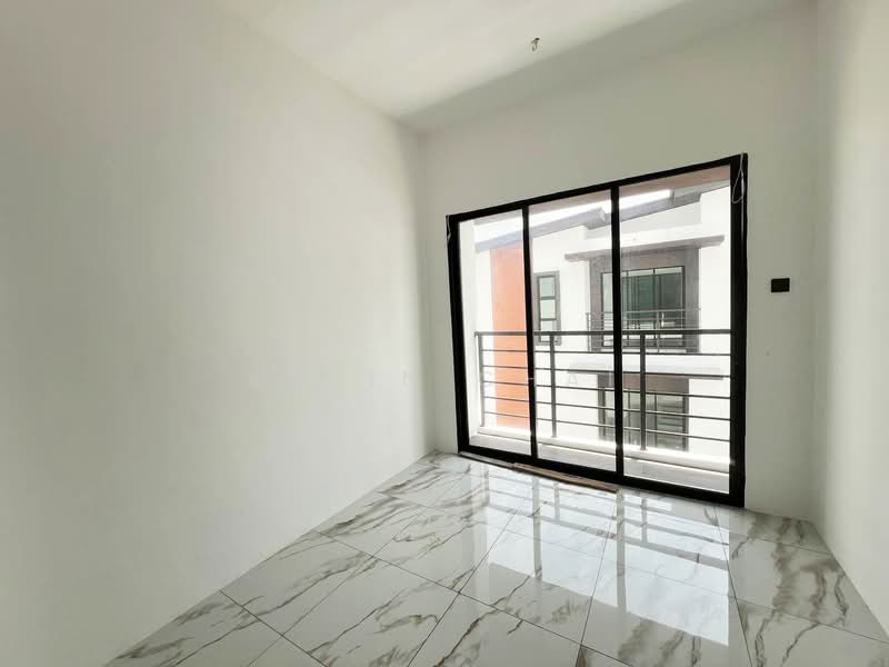 Rumah Berkembar untuk Dijual di Teluk Intan (Perak) - Kevin Chai - 2nd Living Area - PropertyGuru.com.my