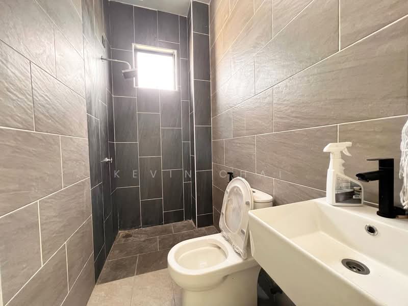 Rumah Berkembar untuk Dijual di Teluk Intan (Perak) - Kevin Chai - Bathroom - PropertyGuru.com.my