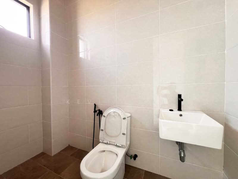 Rumah Berkembar untuk Dijual di Teluk Intan (Perak) - Kevin Chai - Bathroom - PropertyGuru.com.my