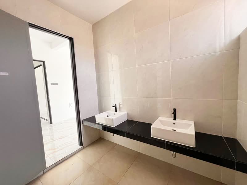 Rumah Berkembar untuk Dijual di Teluk Intan (Perak) - Kevin Chai - Bathroom - PropertyGuru.com.my