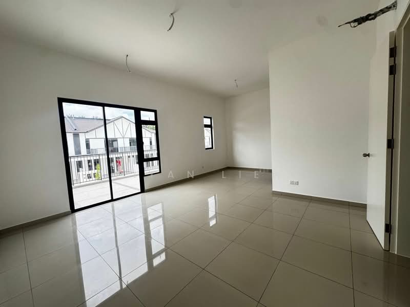 Rumah Teres 2-Tingkat untuk Dijual di Taman Ekoflora (Johor Bahru) - Ziyan Liew - Living Room - PropertyGuru.com.my