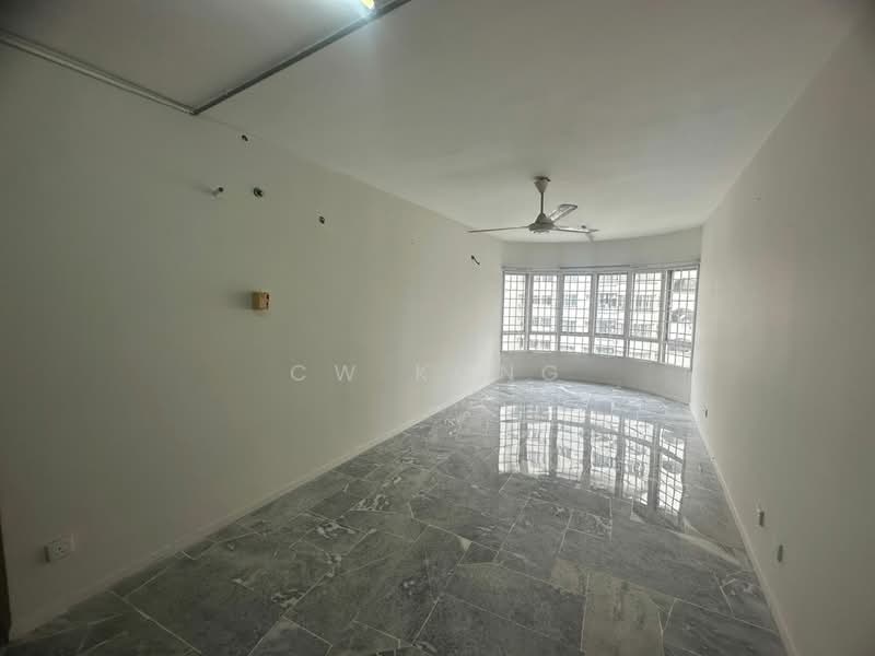 Pangsapuri untuk Disewa di Sri Intan 1 - CW Kong - Living Room - PropertyGuru.com.my