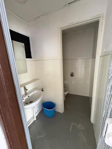 Factory for Rent in Balakong (Cheras) - Wilson Woon - Bathroom - PropertyGuru.com.my
