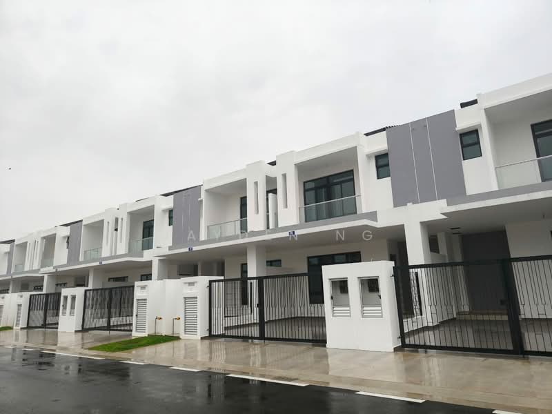 Rumah Teres 2-Tingkat untuk Dijual di Bandar Putra (Kulai) - Jayden Ng - Exterior - PropertyGuru.com.my