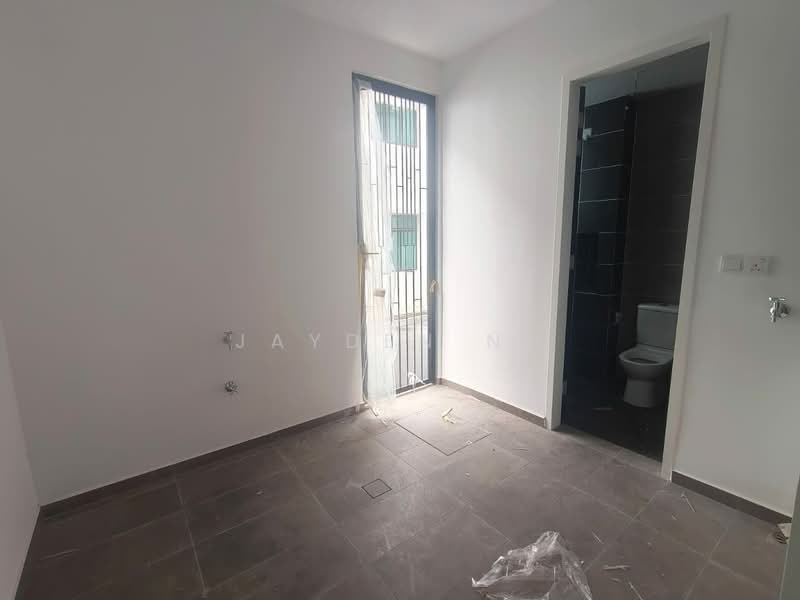 Rumah Teres 2-Tingkat untuk Dijual di Bandar Putra (Kulai) - Jayden Ng - Bathroom - PropertyGuru.com.my