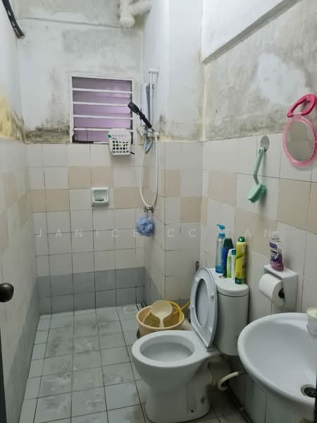 Condominium for Sale at Nusa Mewah Villa Condominium - Janice CC Tan - Bathroom - PropertyGuru.com.my