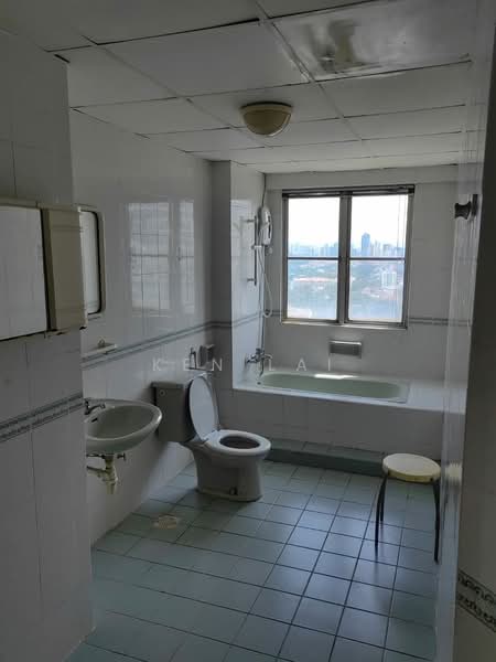 Kondominium untuk Dijual di Pantai Panorama Condominiums - Ken Lai - Bathroom - PropertyGuru.com.my