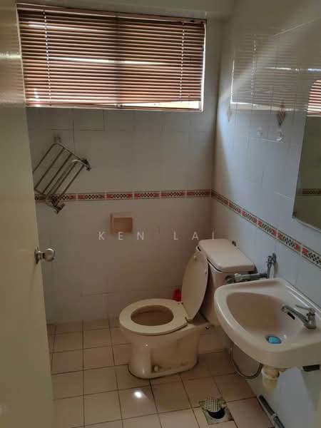Kondominium untuk Dijual di Pantai Panorama Condominiums - Ken Lai - Bathroom - PropertyGuru.com.my