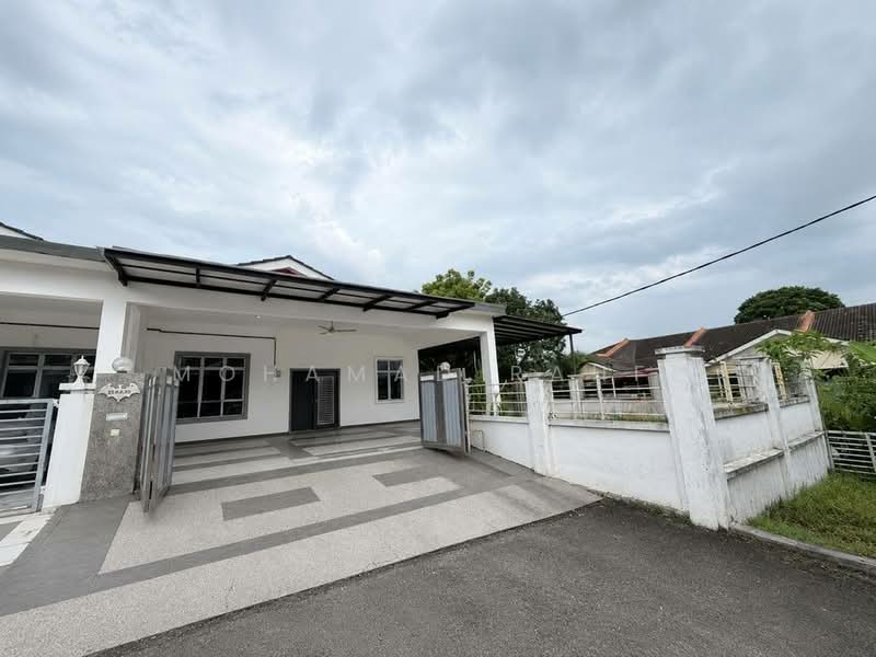 1-storey Terraced House for Sale in Taman Putri Kulai (Kulai) - Mohamad Rahfi - Exterior - PropertyGuru.com.my