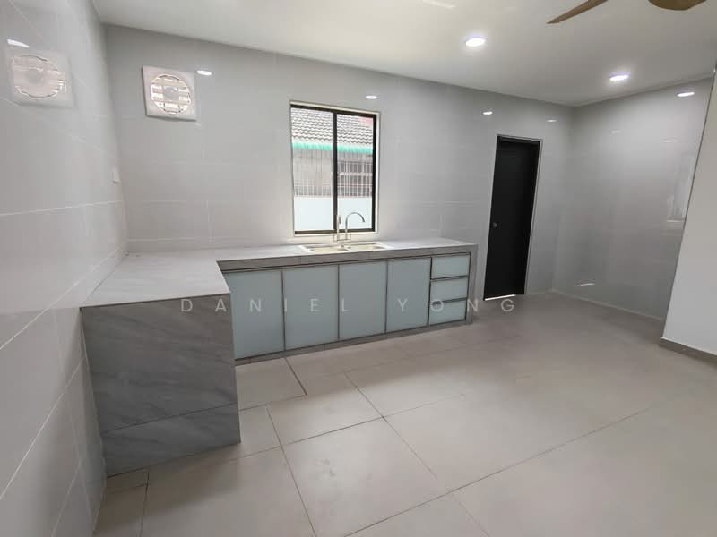 1-storey Terraced House for Sale in Taman Puteri Wangsa (Ulu Tiram) - Daniel Yong - Kitchen - PropertyGuru.com.my