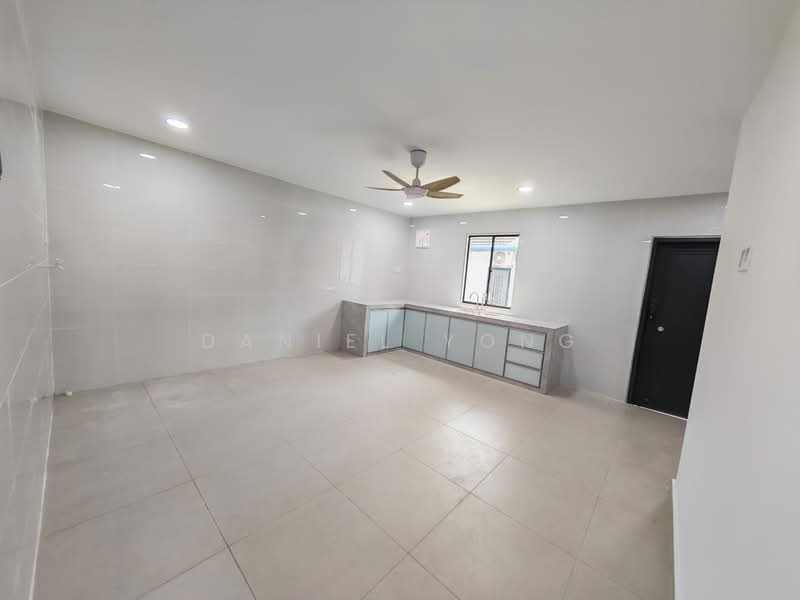 1-storey Terraced House for Sale in Taman Puteri Wangsa (Ulu Tiram) - Daniel Yong - Kitchen - PropertyGuru.com.my