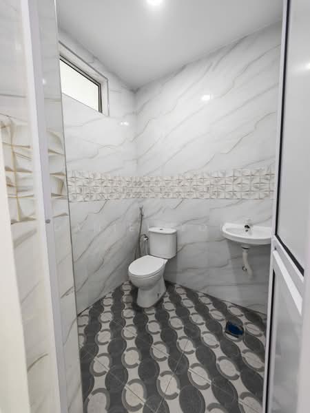 1-storey Terraced House for Sale in Taman Puteri Wangsa (Ulu Tiram) - Daniel Yong - Bathroom - PropertyGuru.com.my