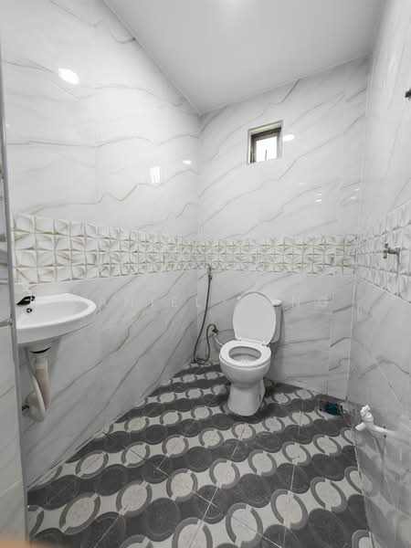 1-storey Terraced House for Sale in Taman Puteri Wangsa (Ulu Tiram) - Daniel Yong - Bathroom - PropertyGuru.com.my