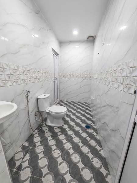 1-storey Terraced House for Sale in Taman Puteri Wangsa (Ulu Tiram) - Daniel Yong - Bathroom - PropertyGuru.com.my