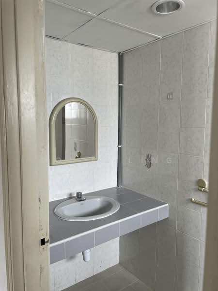 Kondominium untuk Disewa di Desa Kiara - Ooi Fa Ling - Bathroom - PropertyGuru.com.my