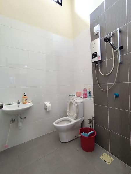Rumah Teres 2-Tingkat untuk Dijual di Setia Ecohill (Semenyih) - JX Chong - Bathroom - PropertyGuru.com.my