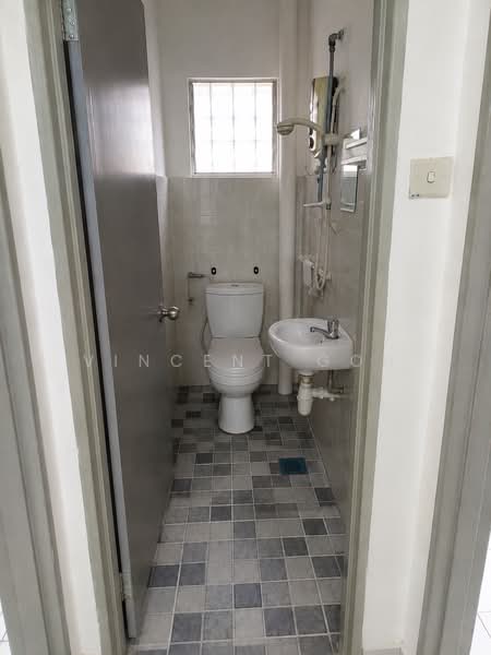 2-storey Terraced House for Sale in Seri Kembangan (Selangor) - Vincent Goh - Bathroom - PropertyGuru.com.my