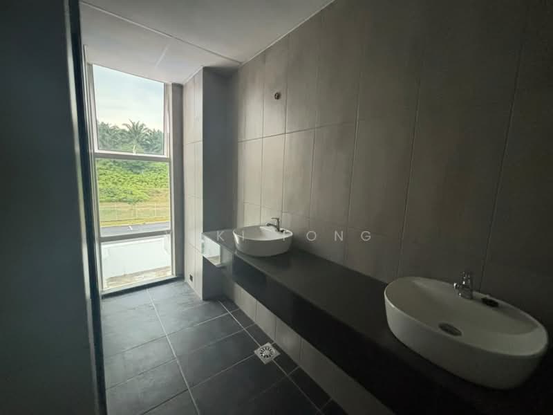 Kilang untuk Disewa di Taman Desa Cemerlang (Ulu Tiram) - Yuki Fong - Bathroom - PropertyGuru.com.my