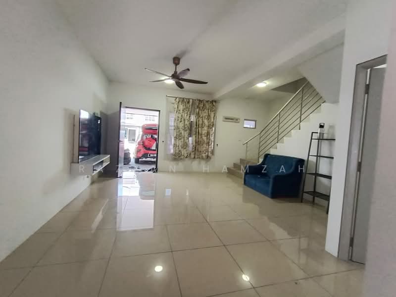Rumah Teres 2-Tingkat untuk Disewa di Kuala Selangor (Selangor) - Razlan Hamzah - Living Room - PropertyGuru.com.my