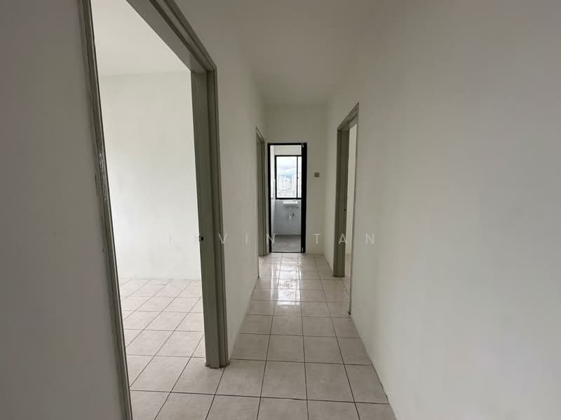 Servis Apartment untuk Dijual di Villa Mutiara @ Mutiara Kompleks - Kevin Tan - Corridor - PropertyGuru.com.my