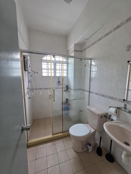 2.5-storey Terraced House for Sale in BANDAR PUCHONG JAYA (Puchong) - Katherine Kua - Bathroom - PropertyGuru.com.my