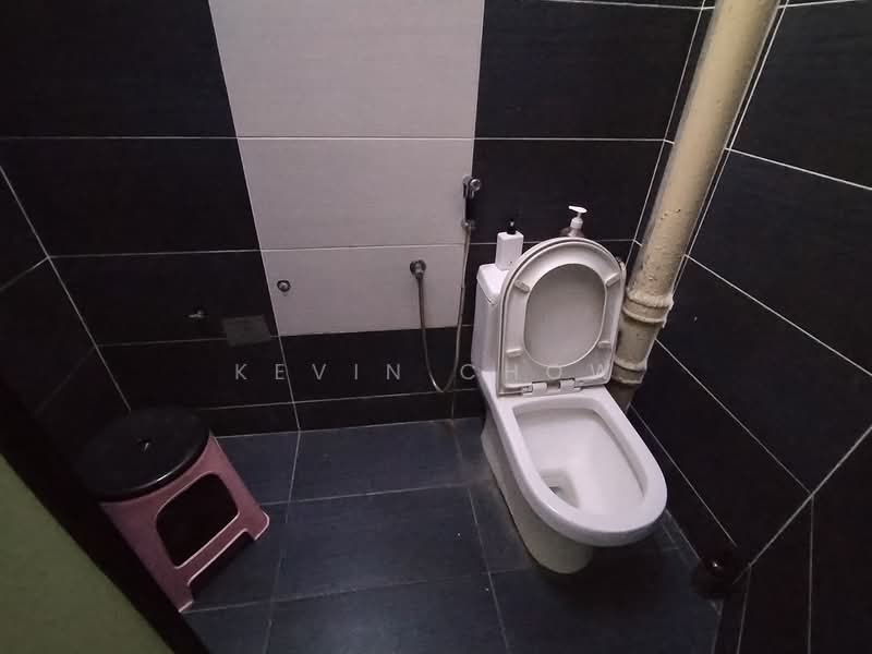 Shop / Office for Rent in Sri Petaling (Kuala Lumpur) - Kevin Chow - Bathroom - PropertyGuru.com.my