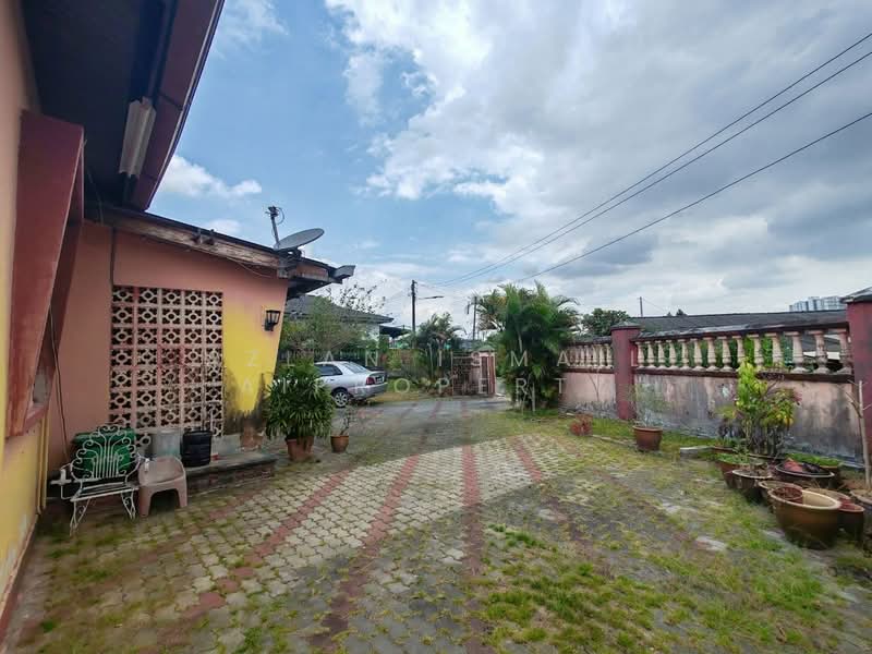 Bungalow House for Sale in Kampung Melayu Majidee (Johor Bahru) - Azlan Ismail aiproperty - Exterior - PropertyGuru.com.my
