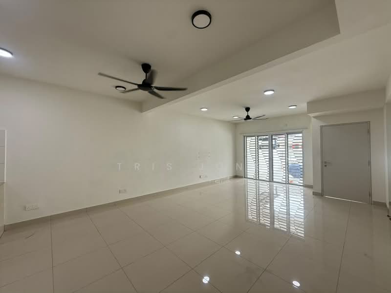 2-storey Terraced House for Rent in Taman Kundang Jaya (Rawang) - Tris Jong - Living Room - PropertyGuru.com.my