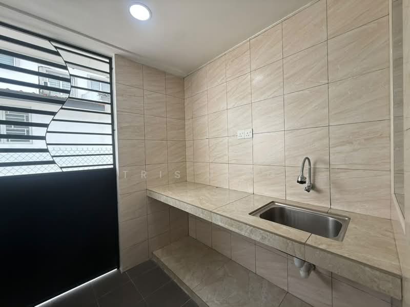 2-storey Terraced House for Rent in Taman Kundang Jaya (Rawang) - Tris Jong - Kitchen - PropertyGuru.com.my