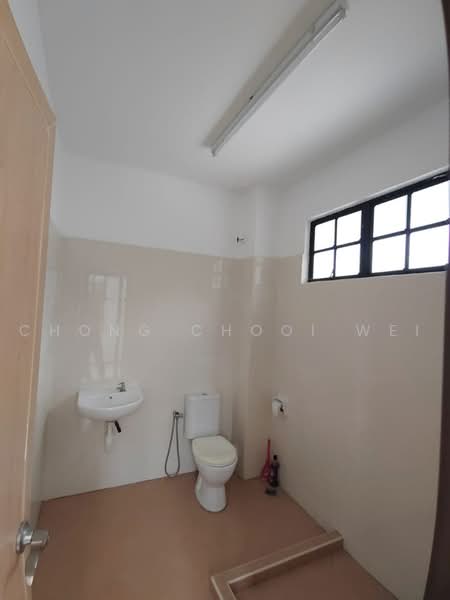 Rumah Berkembar untuk Dijual di Balik Pulau (Penang) - Chong Chooi Wei - Bathroom - PropertyGuru.com.my