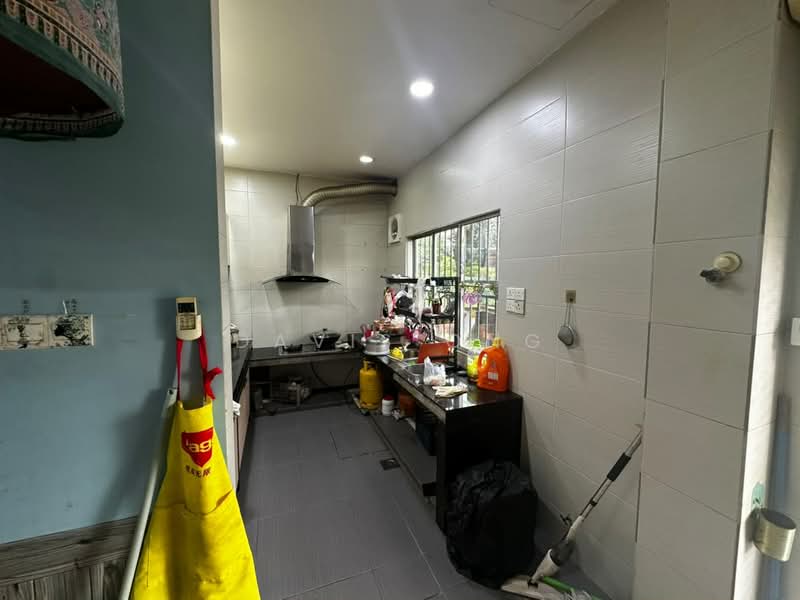 Rumah Teres 2-Tingkat untuk Dijual di Taman Selayang Jaya (Selayang) - Davis Ong - Kitchen - PropertyGuru.com.my