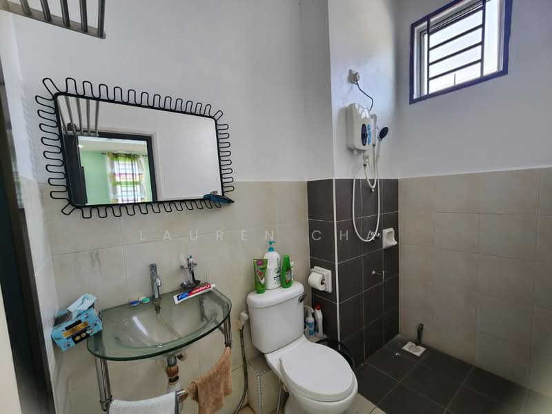 Rumah Teres 2-Tingkat untuk Dijual di Taman Setia Indah (Tebrau) - Lauren Chai - Bathroom - PropertyGuru.com.my