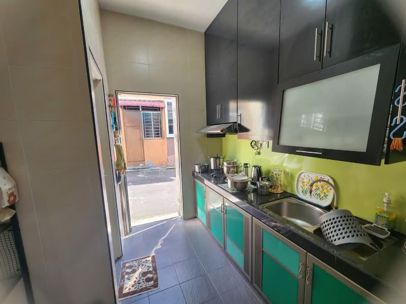 Rumah Teres 2-Tingkat untuk Dijual di Taman Setia Indah (Tebrau) - Lauren Chai - Kitchen - PropertyGuru.com.my