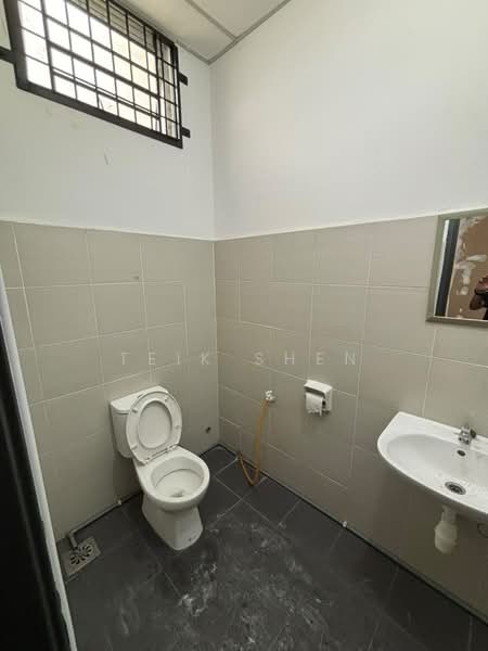 Shop / Office for Sale in Taman Cahaya Kota Puteri (Masai) - Teik Shen - Bathroom - PropertyGuru.com.my